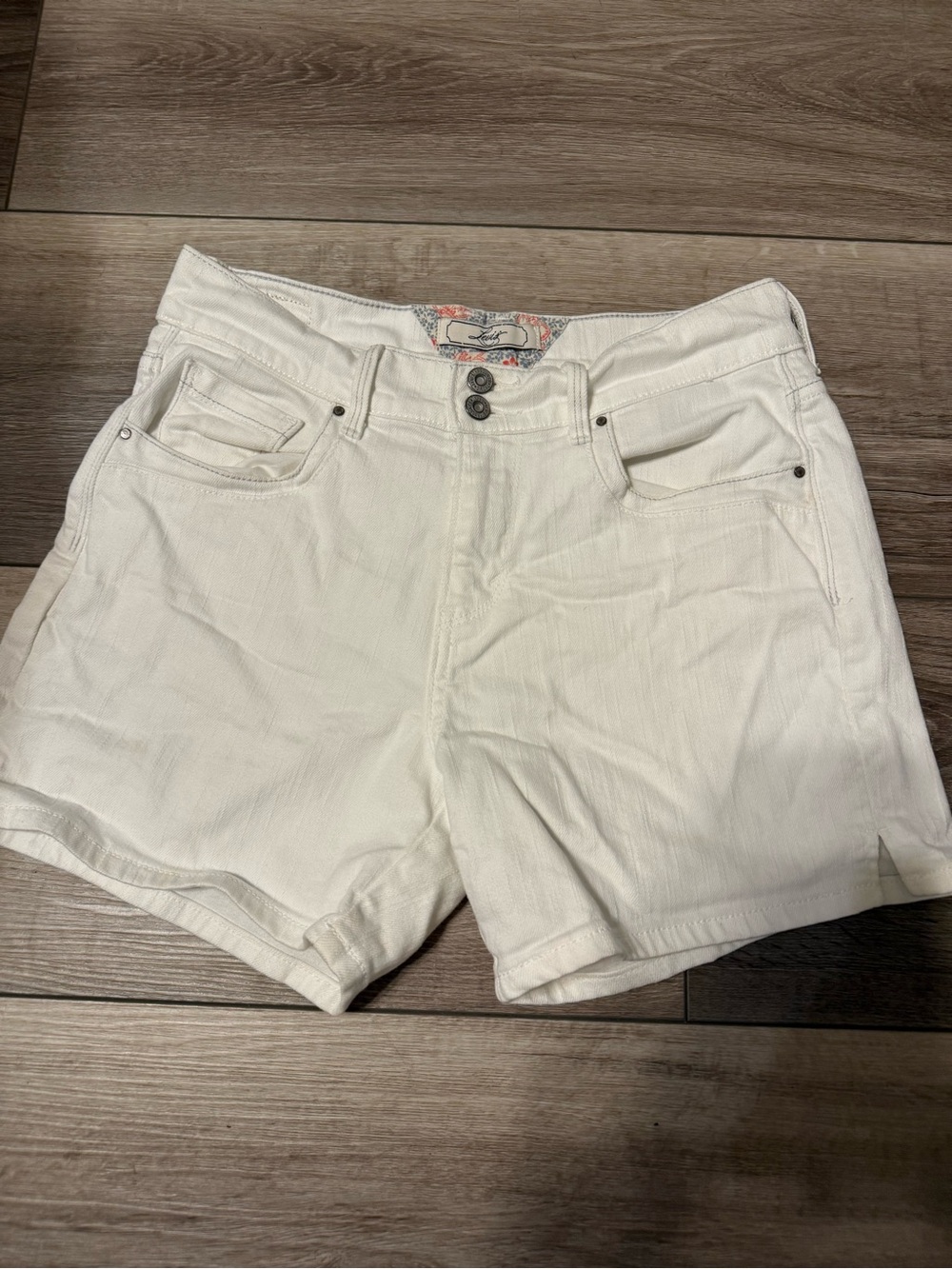 Levi's White Mid-Rise Women's Denim Shorts